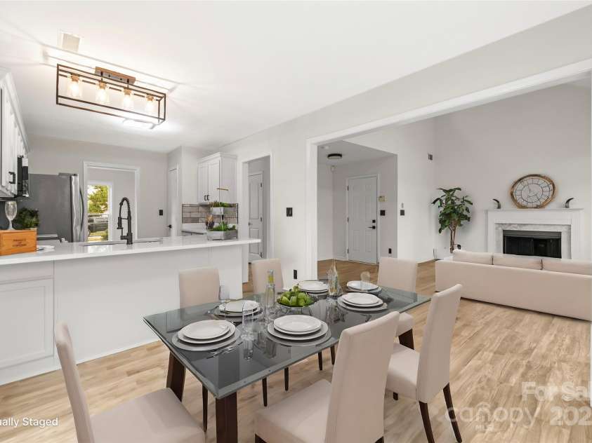 10211 Ridgewell Court, Charlotte, NC 28215.  MLS# CAR4227517, YatesRealty ID 7313. Neutral colors throughout this stunning home