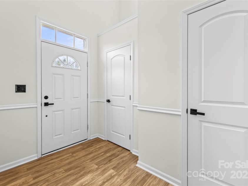 10211 Ridgewell Court, Charlotte, NC 28215.  MLS# CAR4227517, YatesRealty ID 7313. New floors throughout