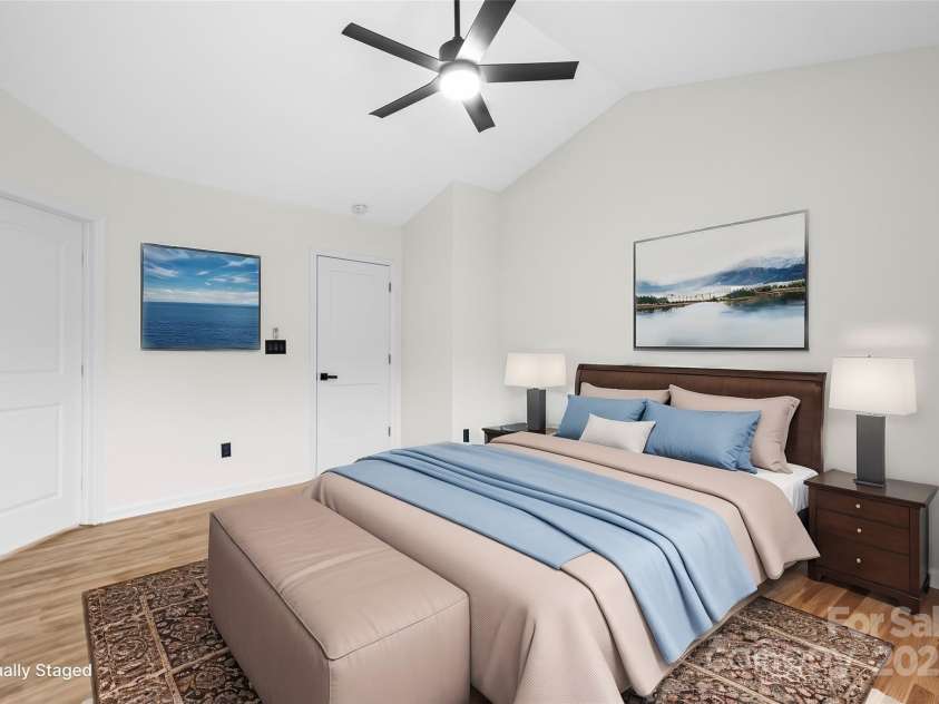 10211 Ridgewell Court, Charlotte, NC 28215.  MLS# CAR4227517, YatesRealty ID 7313. Primary Bedroom