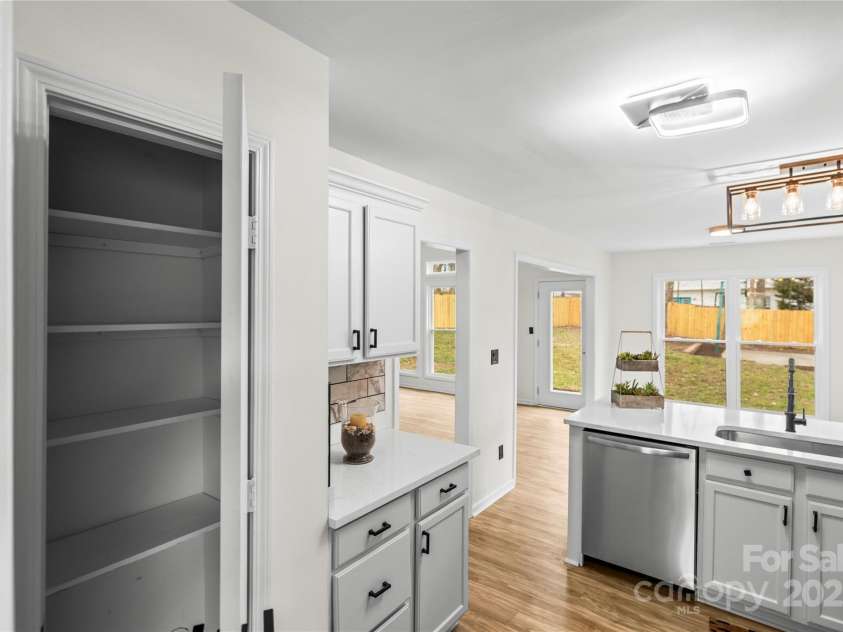 10211 Ridgewell Court, Charlotte, NC 28215.  MLS# CAR4227517, YatesRealty ID 7313. So much space