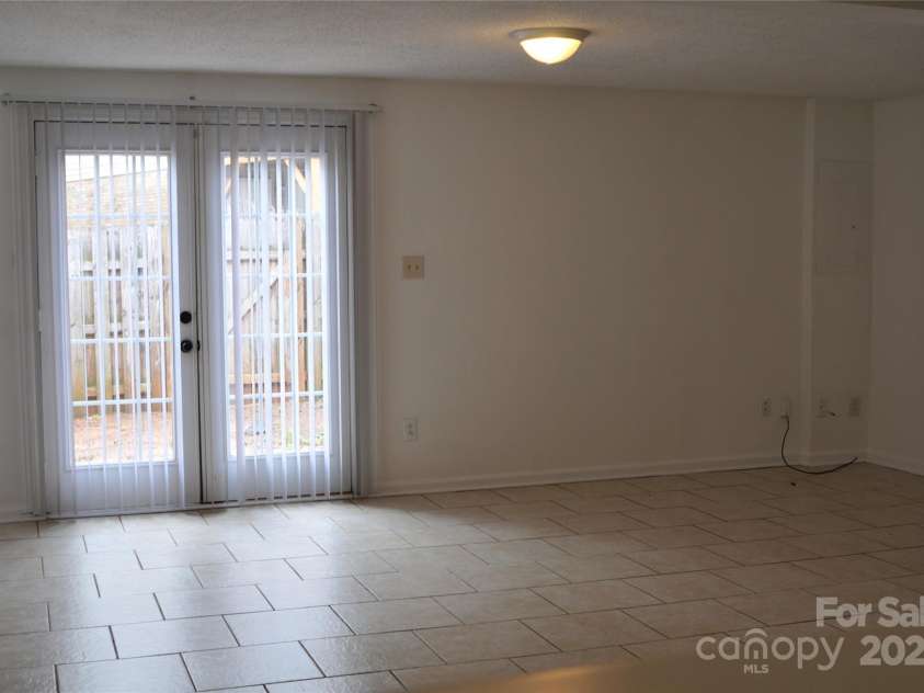 9626-C Vinca Circle, Charlotte, NC 28213.  MLS# CAR4290959, YatesRealty ID 7313. 