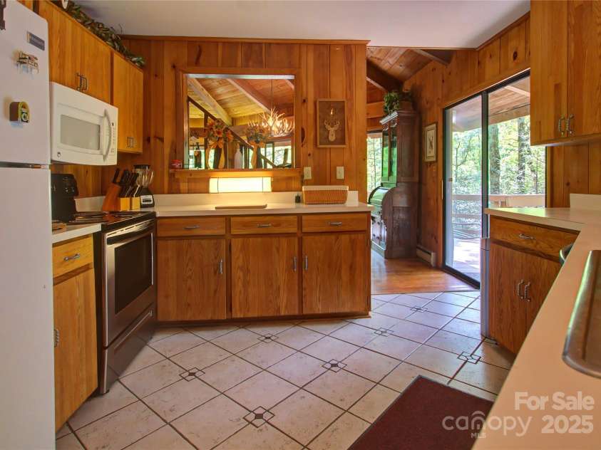 565 Winterstar Loop, Burnsville, NC 28714.  MLS# CAR4138759, YatesRealty ID 7315. 