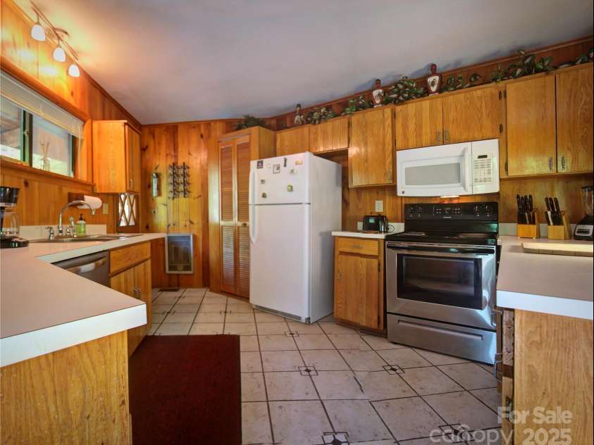 565 Winterstar Loop, Burnsville, NC 28714.  MLS# CAR4138759, YatesRealty ID 7315. 