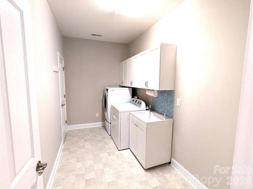 1151 Avalon Place, Matthews, NC 28104.  MLS# CAR4345951, YatesRealty ID 7318. 