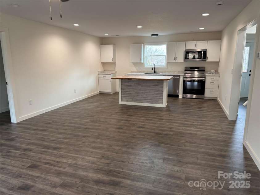 95 SHORT DRIVE Short Drive, Marion, NC 28752.  MLS# CAR4226761, YatesRealty ID 7319. 