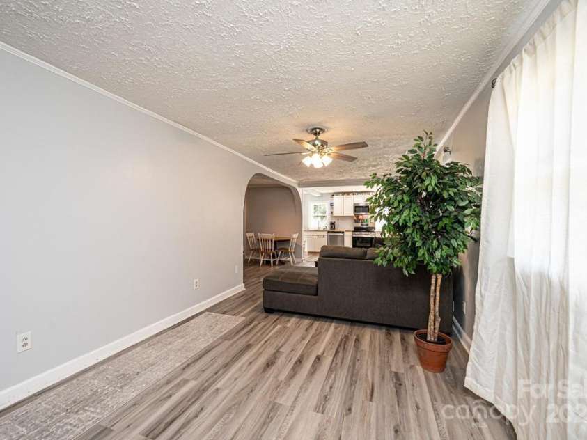 1378 8th Street, Hickory, NC 28601.  MLS# CAR4192606, YatesRealty ID 732. 