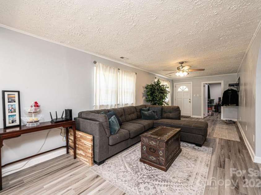 1378 8th Street, Hickory, NC 28601.  MLS# CAR4192606, YatesRealty ID 732. 