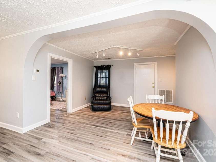 1378 8th Street, Hickory, NC 28601.  MLS# CAR4192606, YatesRealty ID 732. 