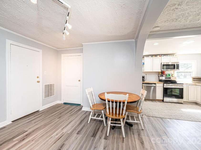 1378 8th Street, Hickory, NC 28601.  MLS# CAR4192606, YatesRealty ID 732. 