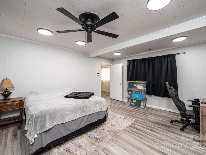 1378 8th Street, Hickory, NC 28601.  MLS# CAR4192606, YatesRealty ID 732. 