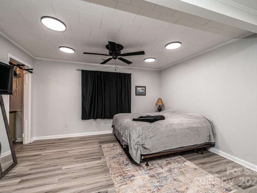 1378 8th Street, Hickory, NC 28601.  MLS# CAR4192606, YatesRealty ID 732. 