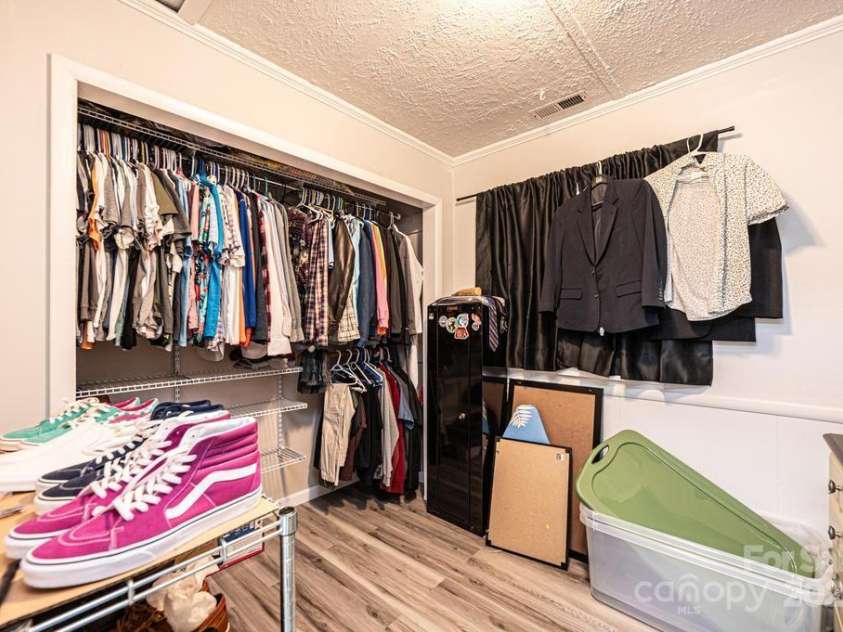 1378 8th Street, Hickory, NC 28601.  MLS# CAR4192606, YatesRealty ID 732. 