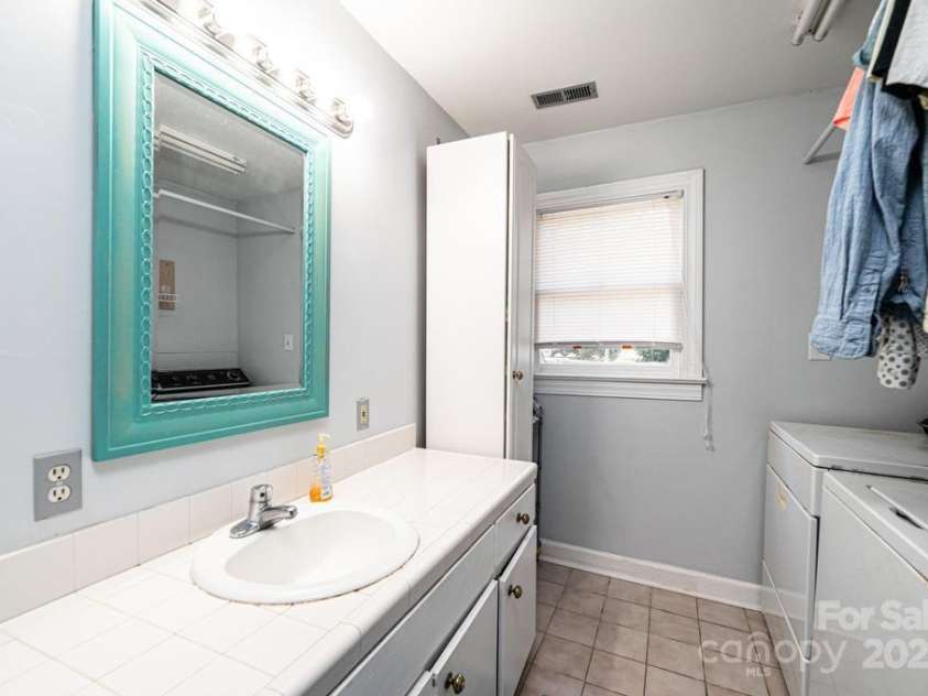 1378 8th Street, Hickory, NC 28601.  MLS# CAR4192606, YatesRealty ID 732. 