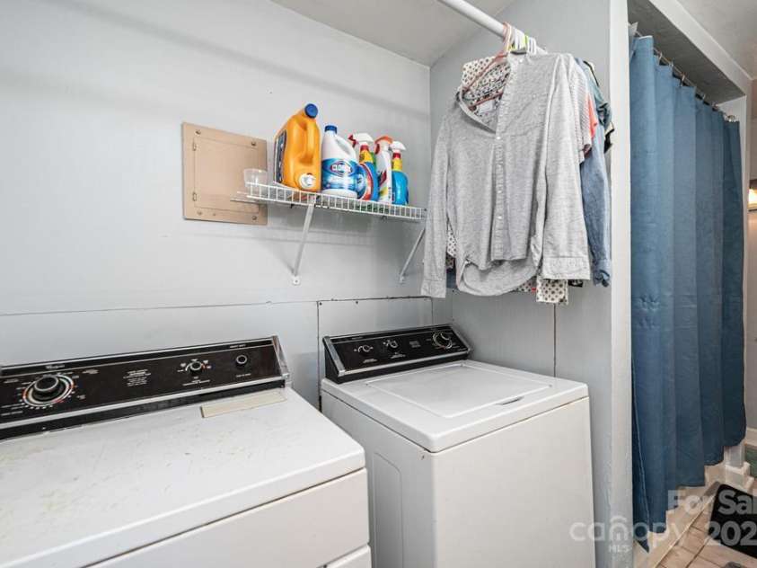 1378 8th Street, Hickory, NC 28601.  MLS# CAR4192606, YatesRealty ID 732. 