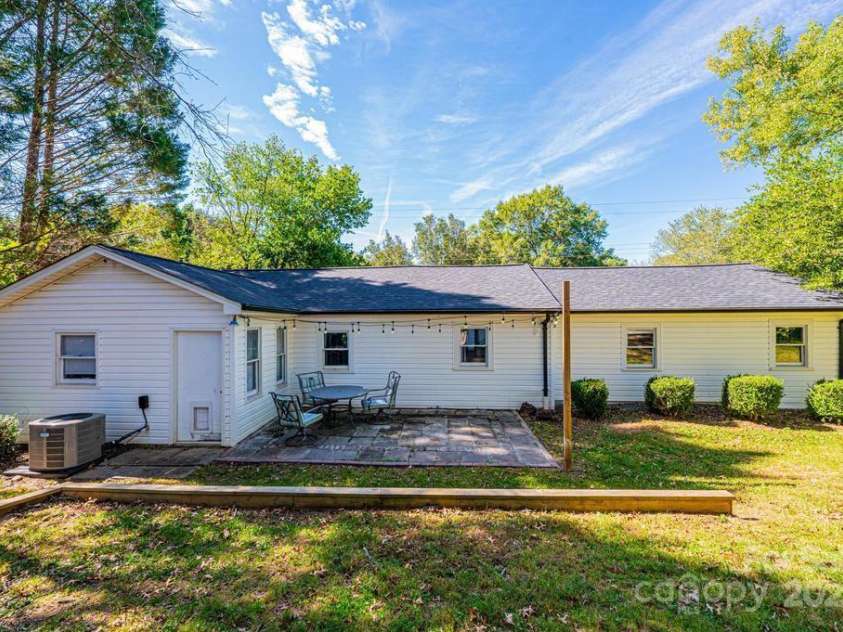 1378 8th Street, Hickory, NC 28601.  MLS# CAR4192606, YatesRealty ID 732. 