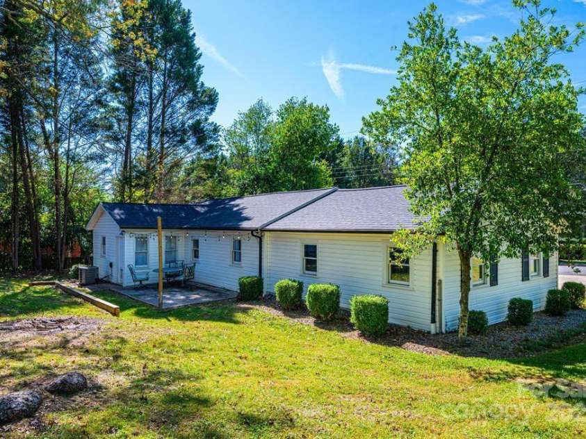1378 8th Street, Hickory, NC 28601.  MLS# CAR4192606, YatesRealty ID 732. 