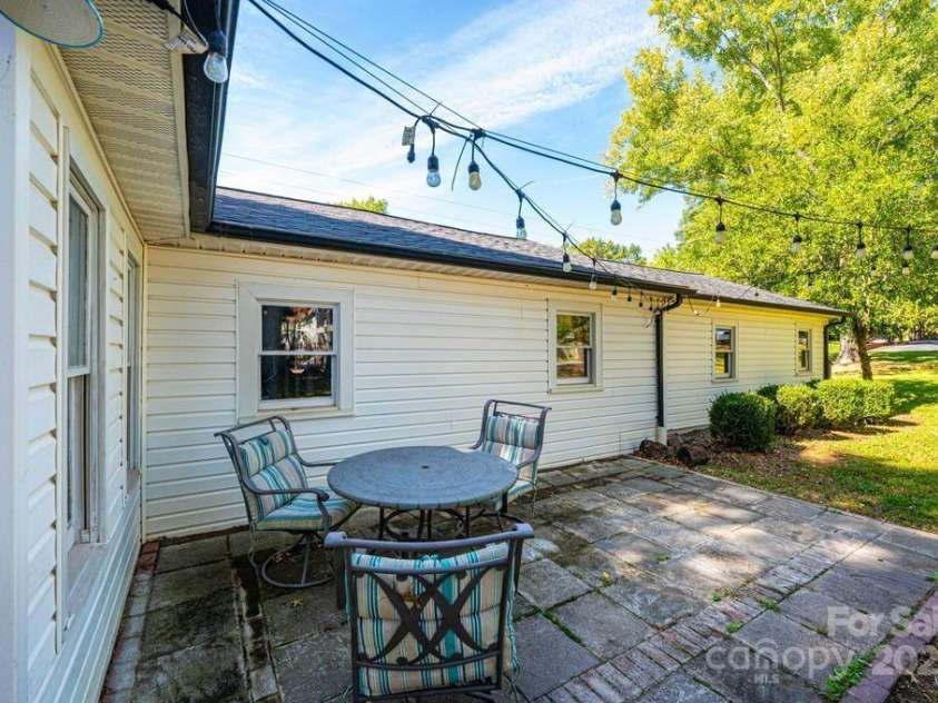 1378 8th Street, Hickory, NC 28601.  MLS# CAR4192606, YatesRealty ID 732. 