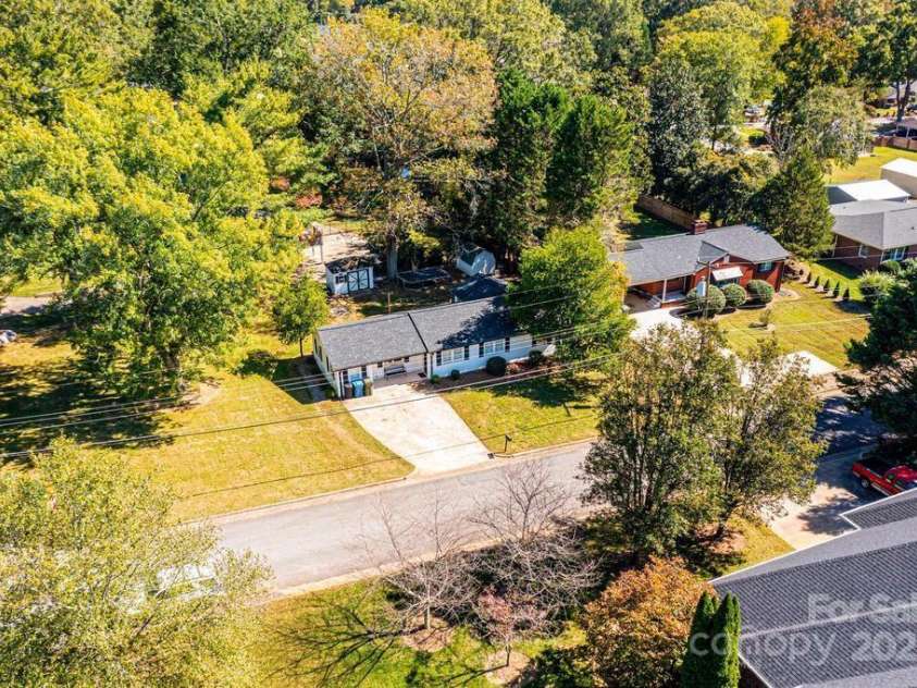 1378 8th Street, Hickory, NC 28601.  MLS# CAR4192606, YatesRealty ID 732. 