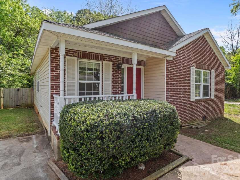 2325 Sanders Avenue, Charlotte, NC 28216.  MLS# CAR4241817, YatesRealty ID 7320. 