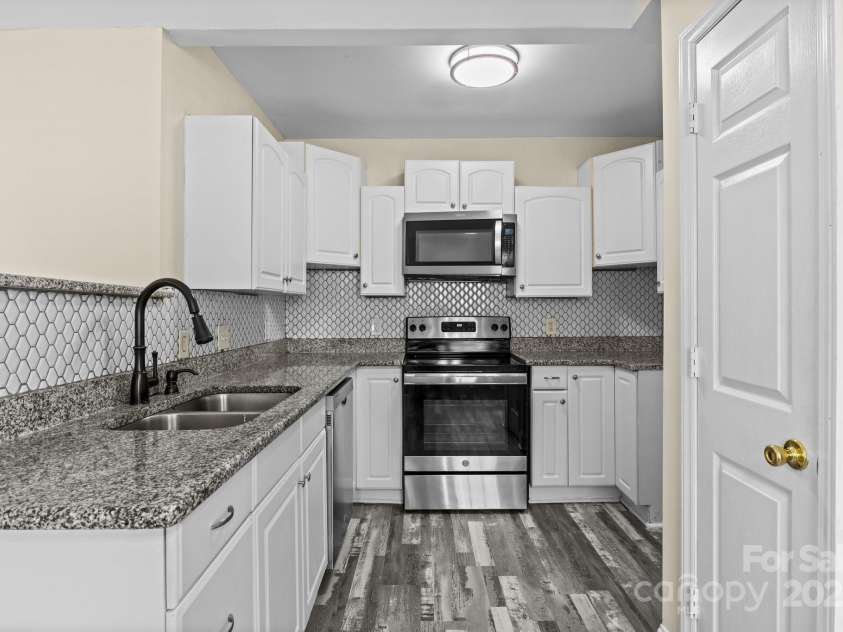 2325 Sanders Avenue, Charlotte, NC 28216.  MLS# CAR4241817, YatesRealty ID 7320. 