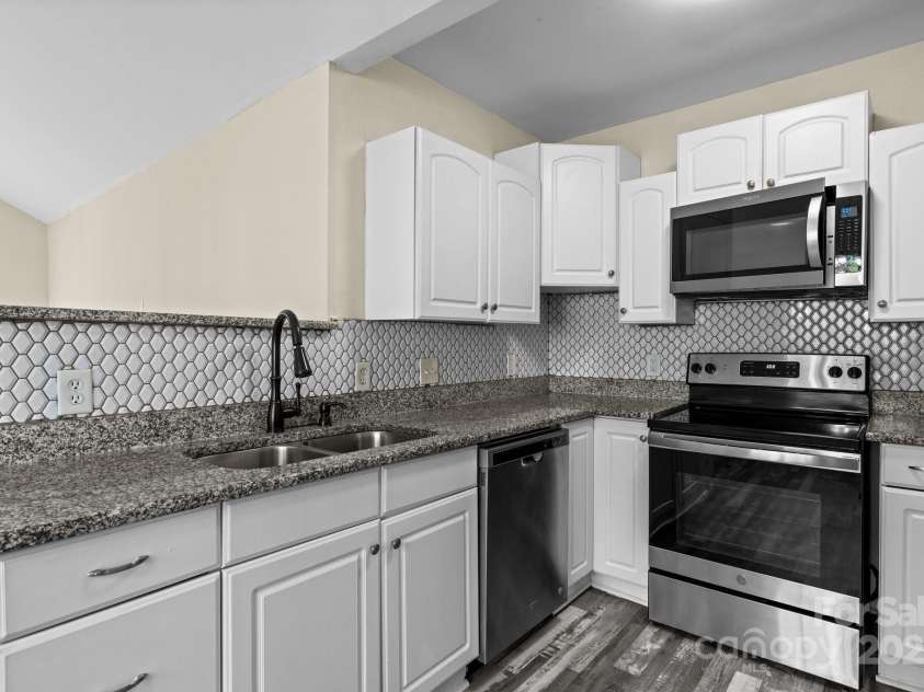 2325 Sanders Avenue, Charlotte, NC 28216.  MLS# CAR4241817, YatesRealty ID 7320. 