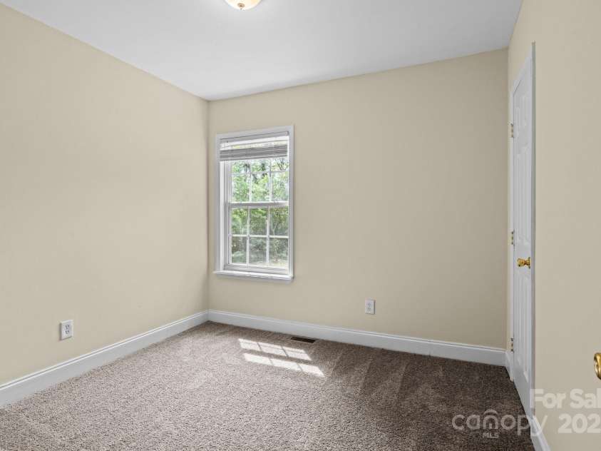 2325 Sanders Avenue, Charlotte, NC 28216.  MLS# CAR4241817, YatesRealty ID 7320. 
