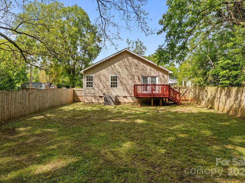 2325 Sanders Avenue, Charlotte, NC 28216.  MLS# CAR4241817, YatesRealty ID 7320. 
