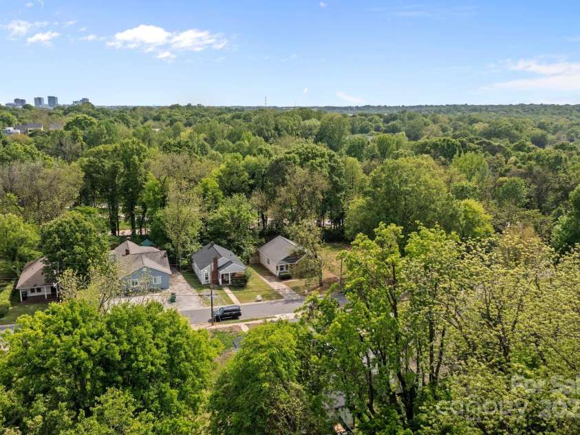 2325 Sanders Avenue, Charlotte, NC 28216.  MLS# CAR4241817, YatesRealty ID 7320. 