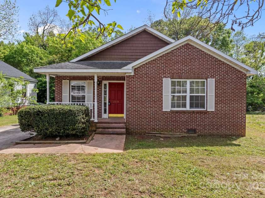2325 Sanders Avenue, Charlotte, NC 28216.  MLS# CAR4241817, YatesRealty ID 7320. 