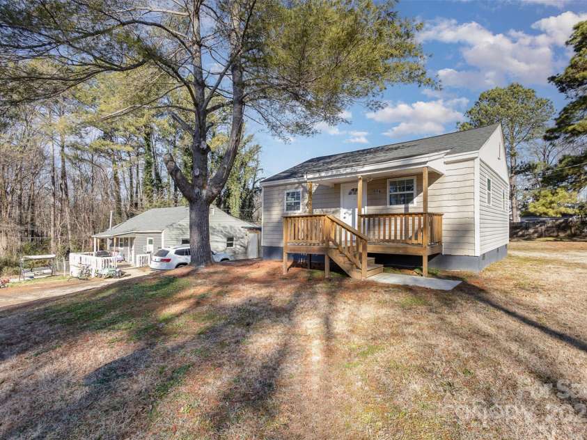 504 Poplar Street, Dallas, NC 28034.  MLS# CAR4213307, YatesRealty ID 7321. 