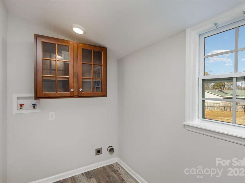 504 Poplar Street, Dallas, NC 28034.  MLS# CAR4213307, YatesRealty ID 7321. 