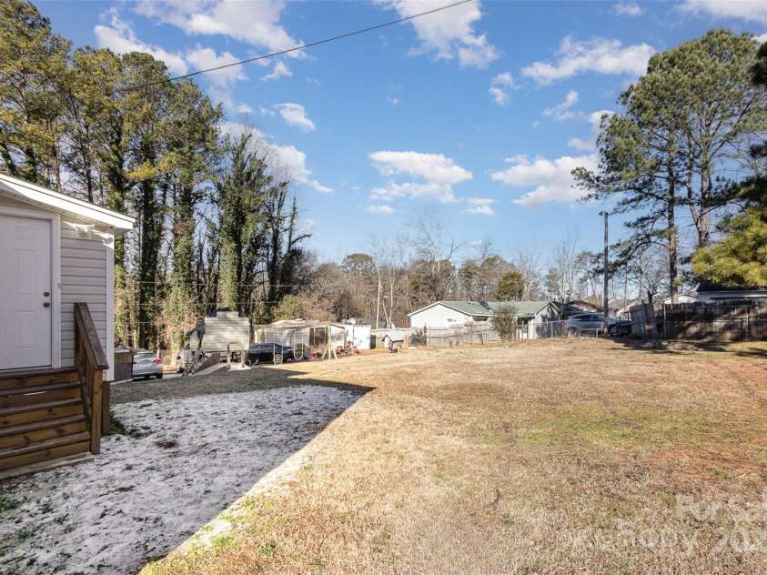 504 Poplar Street, Dallas, NC 28034.  MLS# CAR4213307, YatesRealty ID 7321. 