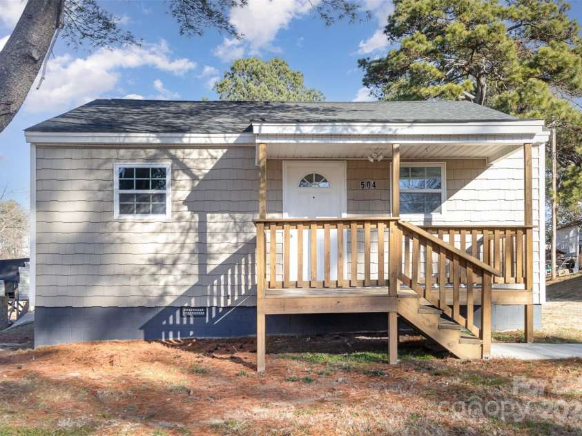 504 Poplar Street, Dallas, NC 28034.  MLS# CAR4213307, YatesRealty ID 7321. 