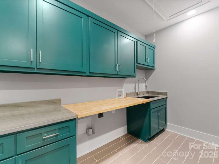 3416 Windsor Drive, Charlotte, NC 28209.  MLS# CAR4234263, YatesRealty ID 7324. 