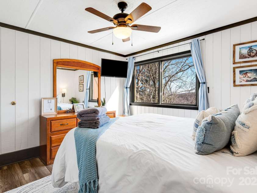 220 Charter Hills Road, Beech Mountain, NC 28604.  MLS# CAR4223784, YatesRealty ID 7326. 