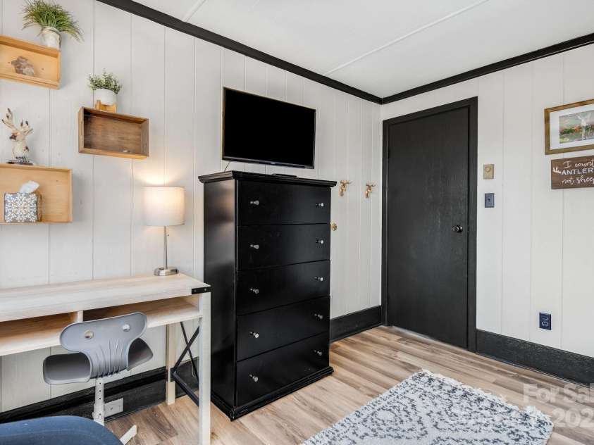 220 Charter Hills Road, Beech Mountain, NC 28604.  MLS# CAR4223784, YatesRealty ID 7326. 