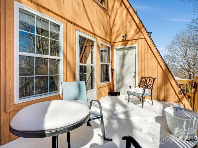 220 Charter Hills Road, Beech Mountain, NC 28604.  MLS# CAR4223784, YatesRealty ID 7326. 