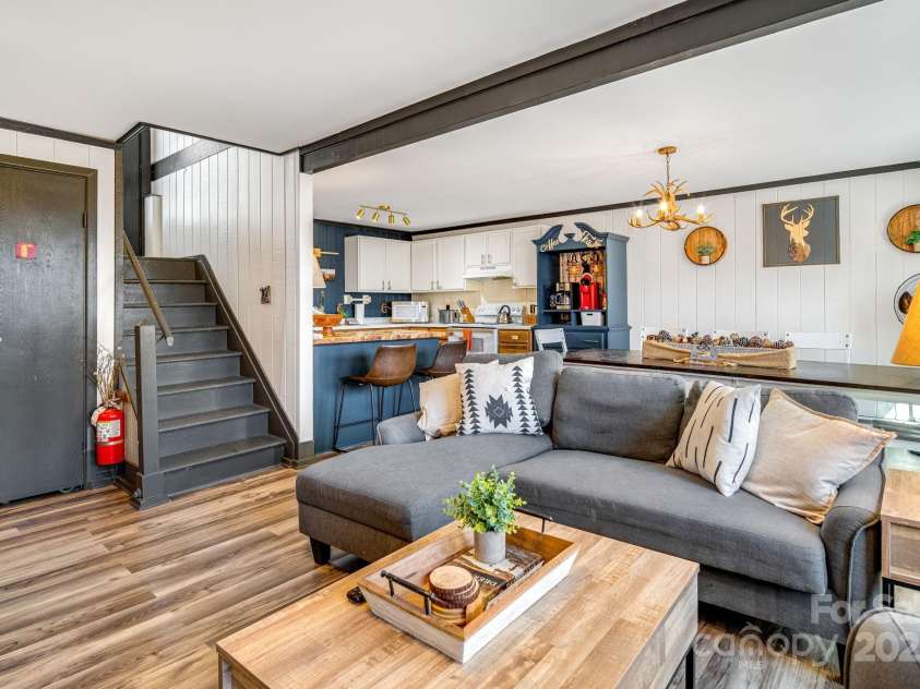 220 Charter Hills Road, Beech Mountain, NC 28604.  MLS# CAR4223784, YatesRealty ID 7326. 