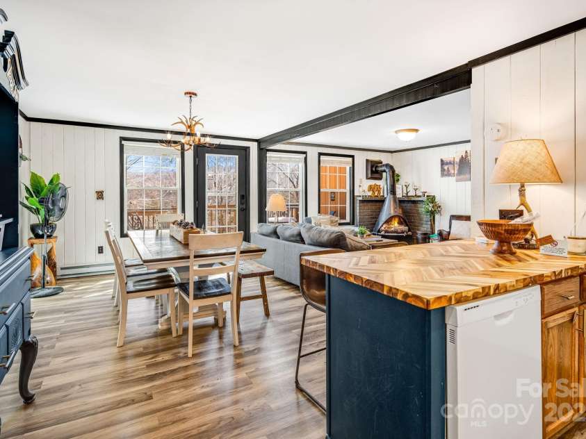 220 Charter Hills Road, Beech Mountain, NC 28604.  MLS# CAR4223784, YatesRealty ID 7326. 