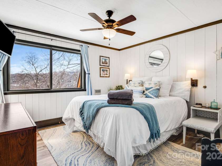 220 Charter Hills Road, Beech Mountain, NC 28604.  MLS# CAR4223784, YatesRealty ID 7326. 