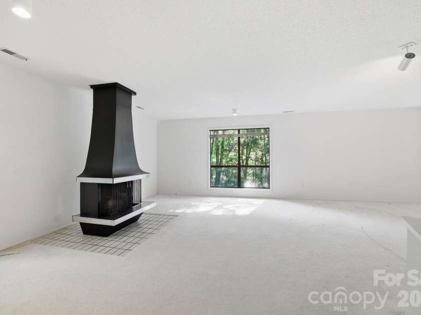3423 Tinkerbell Lane, Charlotte, NC 28210.  MLS# CAR4384349, YatesRealty ID 7326. 