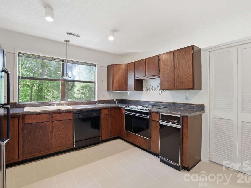 3423 Tinkerbell Lane, Charlotte, NC 28210.  MLS# CAR4384349, YatesRealty ID 7326. 