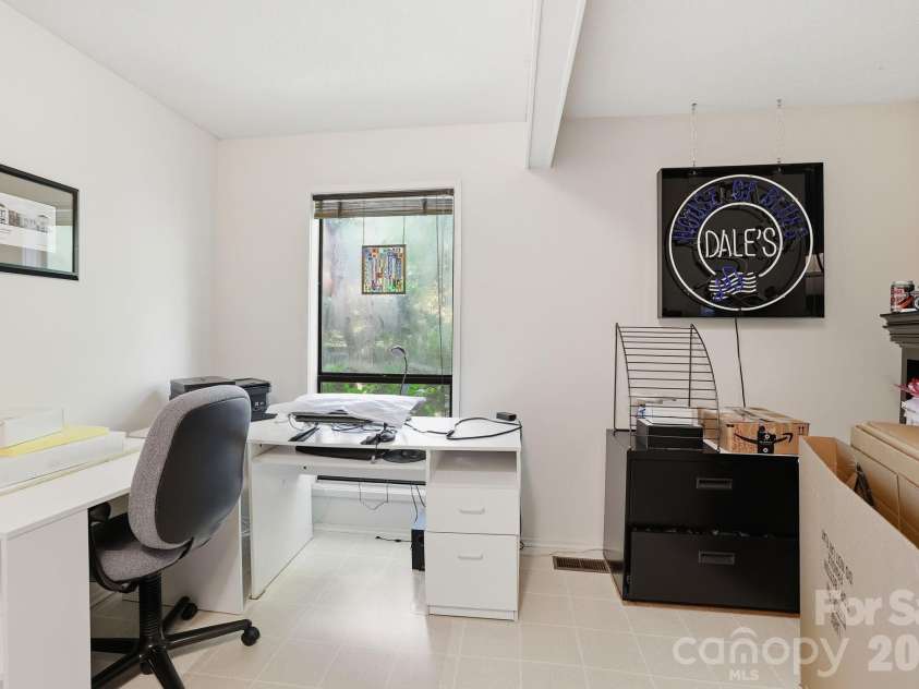 3423 Tinkerbell Lane, Charlotte, NC 28210.  MLS# CAR4384349, YatesRealty ID 7326. 