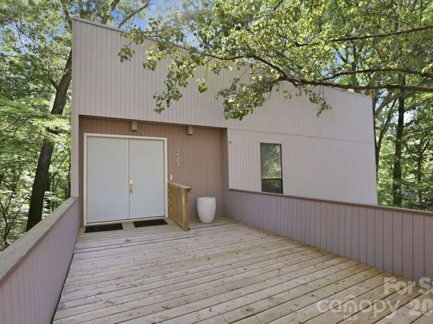 3423 Tinkerbell Lane, Charlotte, NC 28210.  MLS# CAR4384349, YatesRealty ID 7326. 