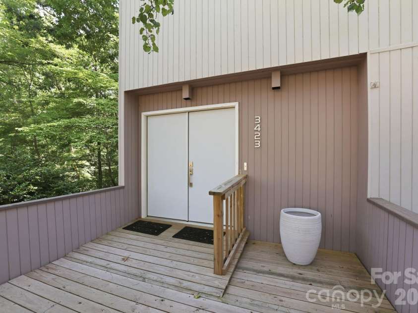 3423 Tinkerbell Lane, Charlotte, NC 28210.  MLS# CAR4384349, YatesRealty ID 7326. 