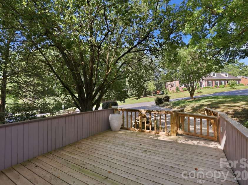 3423 Tinkerbell Lane, Charlotte, NC 28210.  MLS# CAR4384349, YatesRealty ID 7326. 