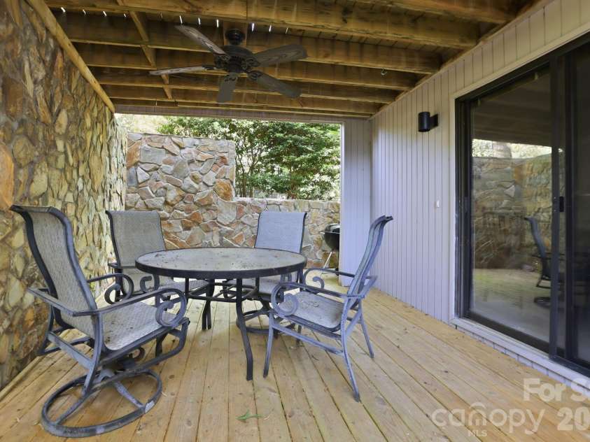 3423 Tinkerbell Lane, Charlotte, NC 28210.  MLS# CAR4384349, YatesRealty ID 7326. 