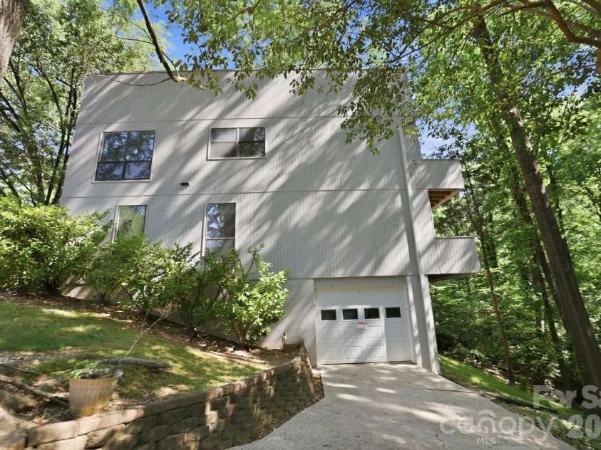 3423 Tinkerbell Lane, Charlotte, NC 28210.  MLS# CAR4384349, YatesRealty ID 7326. 