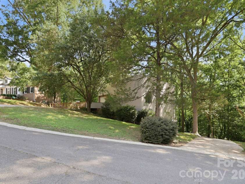 3423 Tinkerbell Lane, Charlotte, NC 28210.  MLS# CAR4384349, YatesRealty ID 7326. 