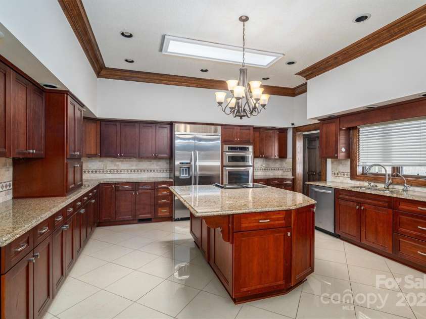 1816 Country Garden Drive, Shelby, NC 28150.  MLS# CAR4228610, YatesRealty ID 7327. 